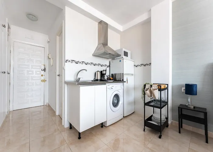 Near アパート フエンヒロラ